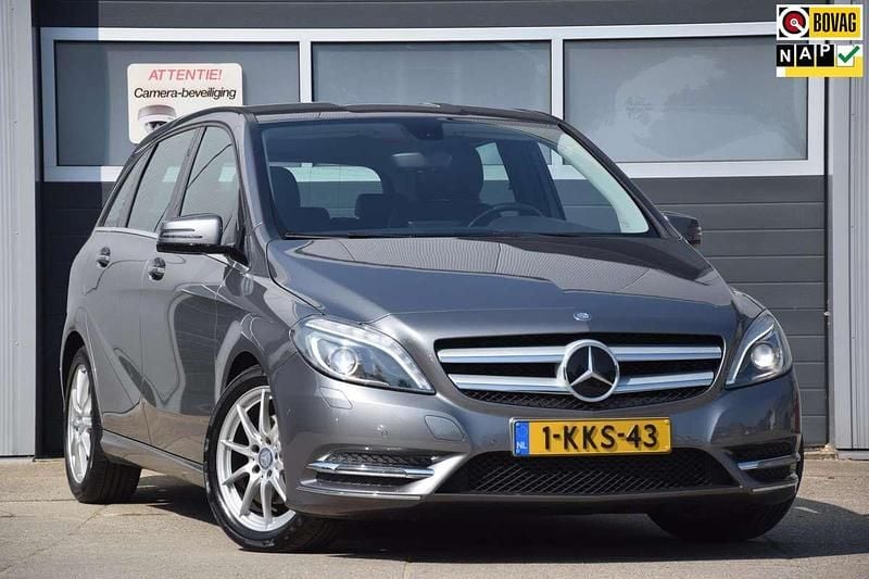Grijs Gebruikt 2013 Mercedes B200 Prestige MPV | € 10.400 (Goede deal) - Afbeelding 1/4