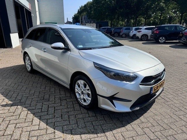 Grijs Gebruikt 2023 Kia Ceed Stationwagen | € 23.950 (Super prijs) - Afbeelding 1/4