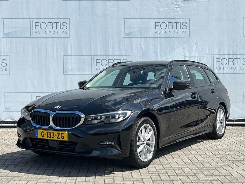 Zwart Gebruikt 2020 BMW 320 Executive Stationwagen | € 25.900 (Goede deal) - Afbeelding 1/4