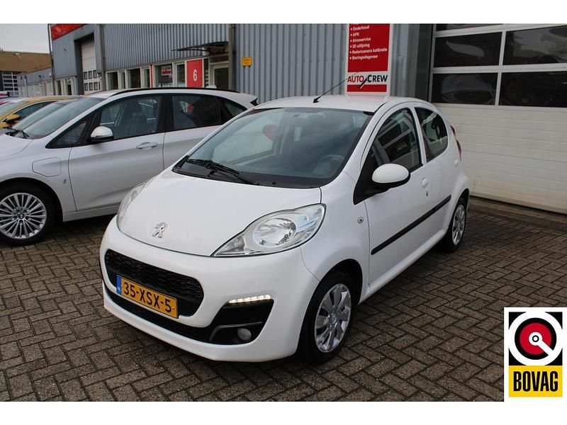 Wit Gebruikt 2012 Peugeot 107 Active Hatchback | € 3.450 (Eerlijke prijs) - Afbeelding 1/4