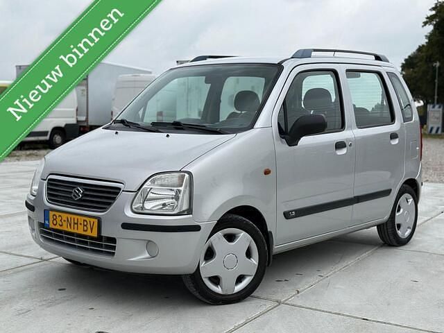 Grijs Gebruikt 2003 Suzuki Wagon R GLS Hatchback | € 2.399 (Eerlijke prijs) - Afbeelding 1/4
