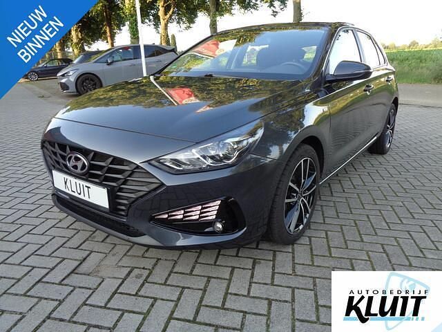 Grijs Gebruikt 2021 Hyundai i30 Hatchback | € 17.950 (Goede deal) - Afbeelding 1/4
