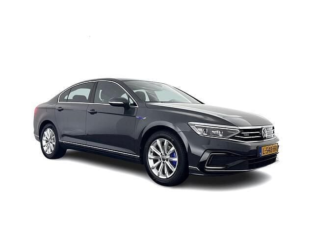 Grijs (metallic) Occasion 2021 VW Passat Business Sedan | € 20.945 (Goede deal) - Afbeelding 1/4