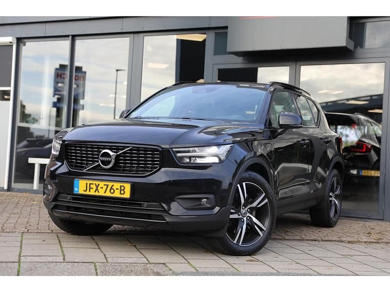 Zwart Gebruikt 2021 Volvo XC40 R-Design SUV | € 33.940 (Goede deal) - Afbeelding 1/4