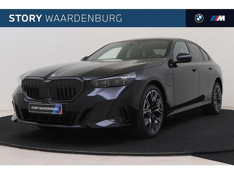 Zwart Nieuw 2025 BMW 530e M Sport Sedan | € 83.042 (Goede deal) - Afbeelding 1/4