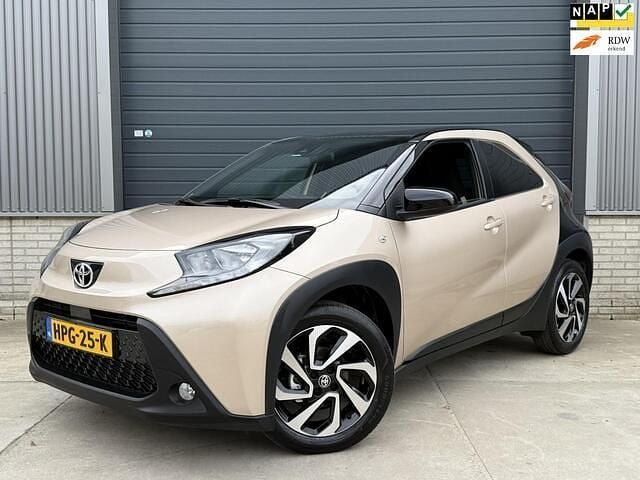 Bruin Nieuw 2025 Toyota Aygo Pulse Hatchback | € 23.450 (Iets duurder) - Afbeelding 1/4
