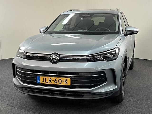 Grijs Nieuw 2025 VW Tiguan Edition SUV | € 53.500 (Super prijs) - Afbeelding 1/4