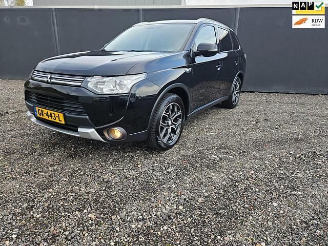 Zwart Gebruikt 2015 Mitsubishi Outlander Edition SUV | € 9.400 (Eerlijke prijs) - Afbeelding 1/4