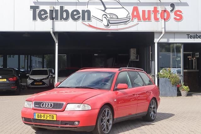 Rood Gebruikt 2000 Audi A4 Stationwagen | € 1.885 (Eerlijke prijs) - Afbeelding 1/4