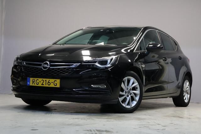 Zwart Occasion 2017 Opel Astra Innovation Hatchback | € 11.845 (Eerlijke prijs) - Afbeelding 1/4