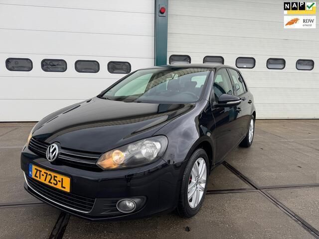 Zwart, metallic lak Gebruikt 2012 VW Golf VII Highline Hatchback | € 6.925 (Eerlijke prijs) - Afbeelding 1/4
