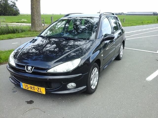 Zwart Gebruikt 2005 Peugeot 206 Stationwagen | € 999 (Eerlijke prijs) - Afbeelding 1/4