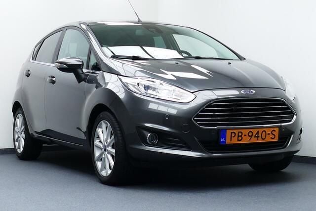Occasion Ford Fiesta Titanium 101 PK (74 kW) 2017 Grijs Hatchback