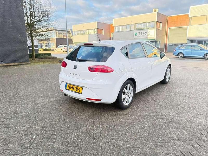 Occasion Seat Leon 105 PK (77 kW) 2010 Wit MPV
