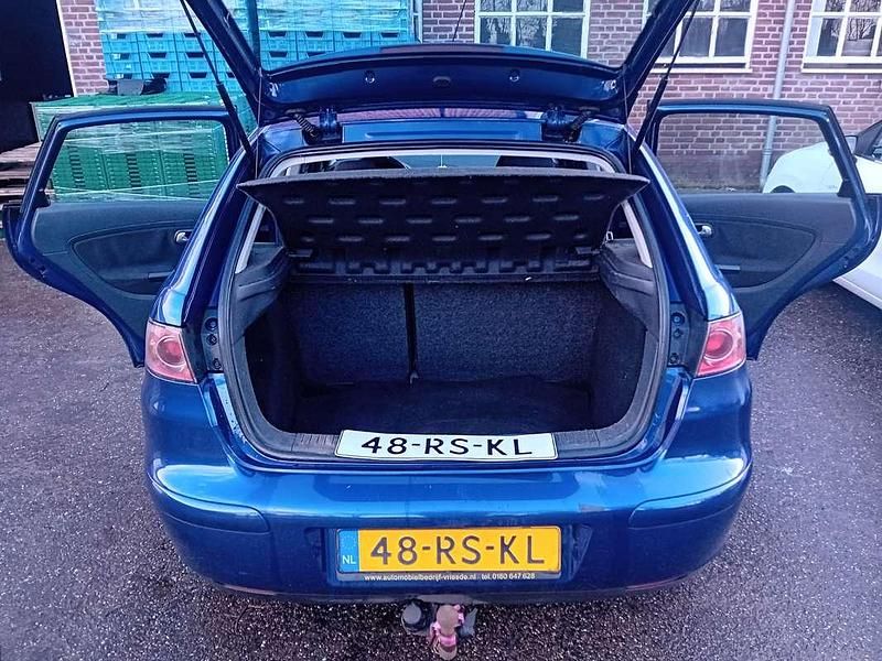 Blauw Occasion 2005 Seat Ibiza Reference Hatchback | € 1.500 (Eerlijke prijs) - Afbeelding 1/4