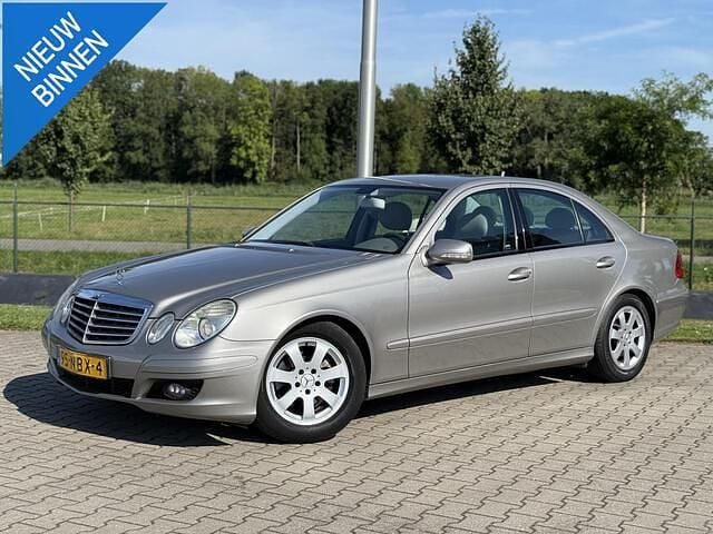 Grijs Gebruikt 2007 Mercedes E200 Business Sedan | € 5.850 (Super prijs) - Afbeelding 1/4