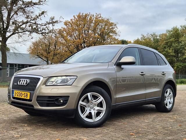 Geel (metallic) Gebruikt 2009 Audi Q5 Proline SUV | € 7.999 (Goede deal) - Afbeelding 1/4