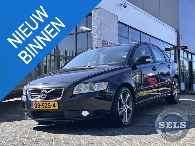 Zwart, metallic lak Gebruikt 2012 Volvo S40 Sedan | € 10.950 - Afbeelding 1/4