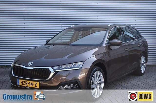 Bruin Occasion 2020 Skoda Octavia Stationwagen | € 20.940 (Eerlijke prijs) - Afbeelding 1/4