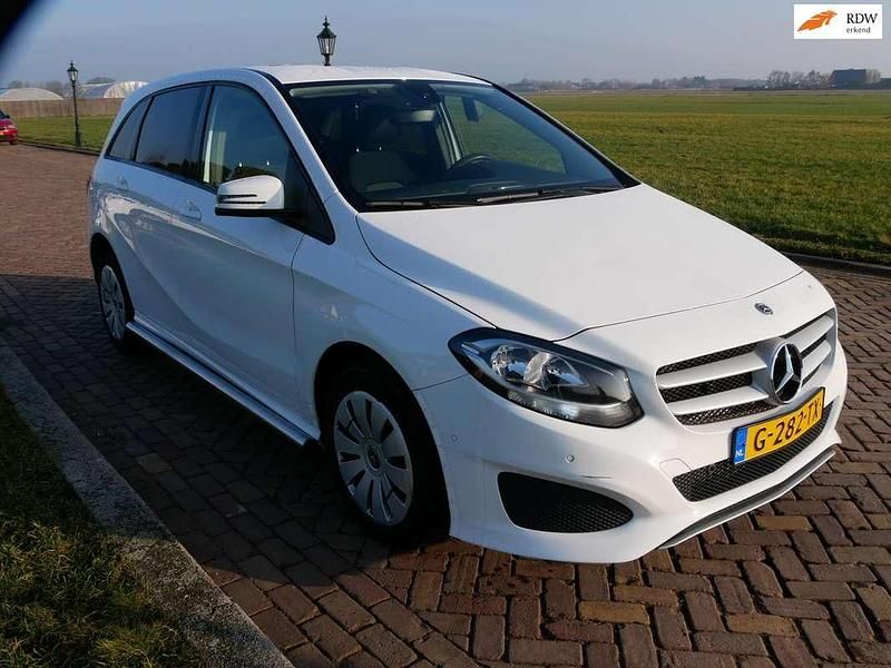 Wit Occasion 2019 Mercedes B220 Ambition MPV | € 6.499 (Super prijs) - Afbeelding 1/3