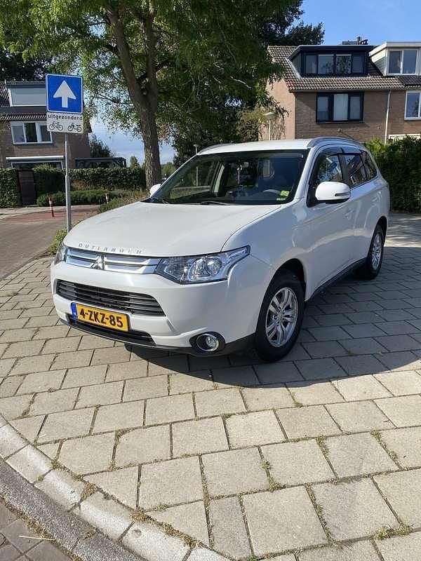 Wit Gebruikt 2015 Mitsubishi Outlander Edition SUV | € 13.000 (Super prijs) - Afbeelding 1/4