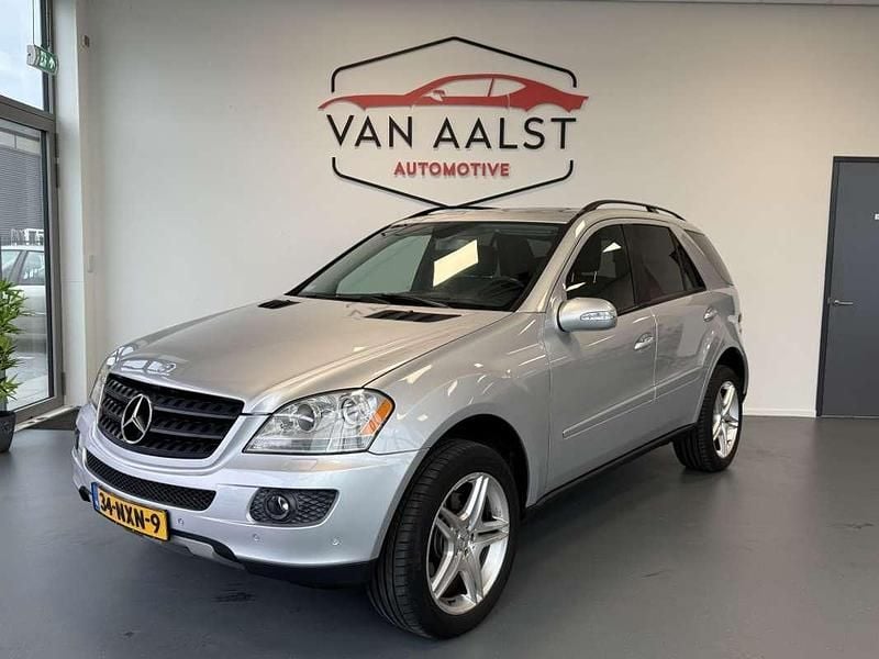 Grijs Gebruikt 2007 Mercedes ML350 SUV | € 8.945 (Goede deal) - Afbeelding 1/4