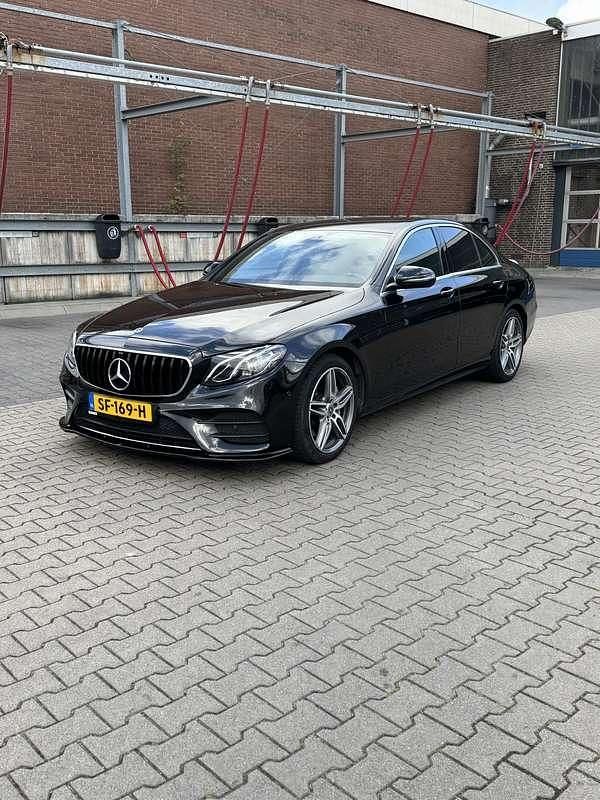 Zwart Occasion 2018 Mercedes E200 Business Sedan | € 25.500 (Goede deal) - Afbeelding 1/4