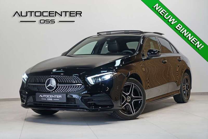 Zwart Gebruikt 2022 Mercedes A250 AMG Sedan | € 34.945 (Eerlijke prijs) - Afbeelding 1/3