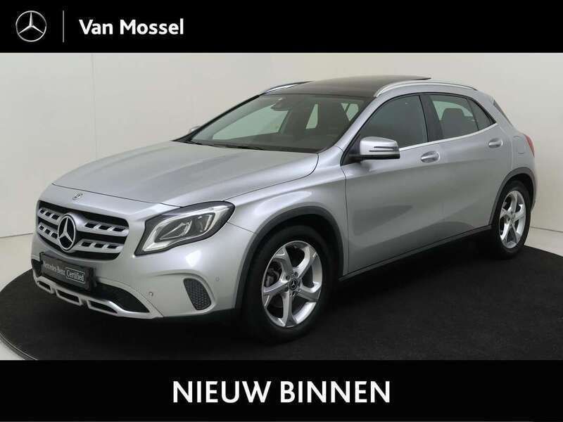 Grijs Gebruikt 2017 Mercedes GLA180 Premium SUV | € 21.940 (Eerlijke prijs) - Afbeelding 1/4