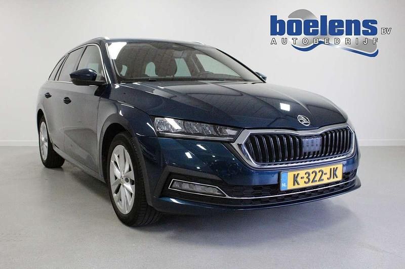 Blauw (metallic) Gebruikt 2021 Skoda Octavia Business Line Stationwagen | € 12.649 (Goede deal) - Afbeelding 1/4