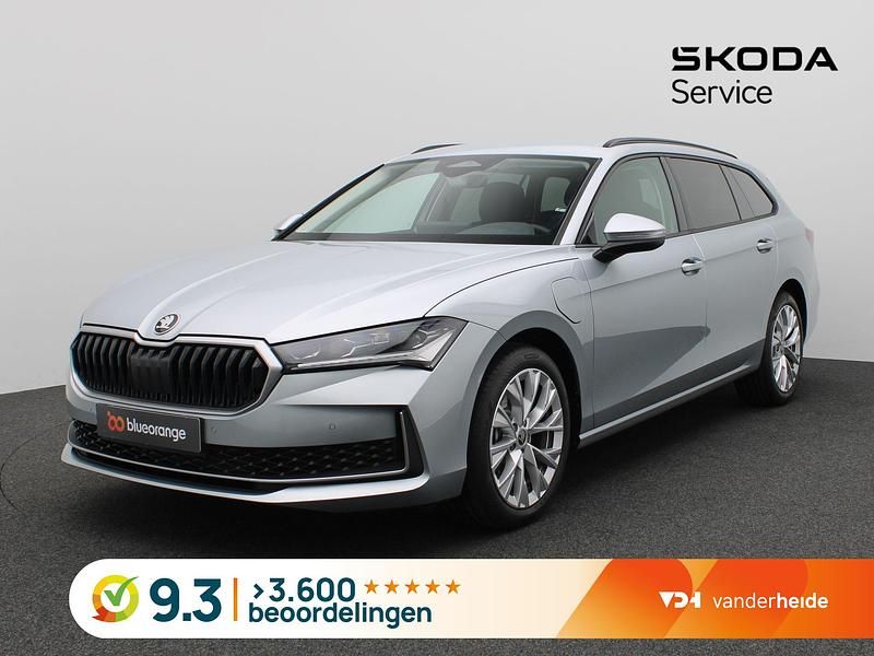 Zilver Gebruikt 2025 Skoda Superb Business Line Stationwagen | € 40.900 - Afbeelding 1/3