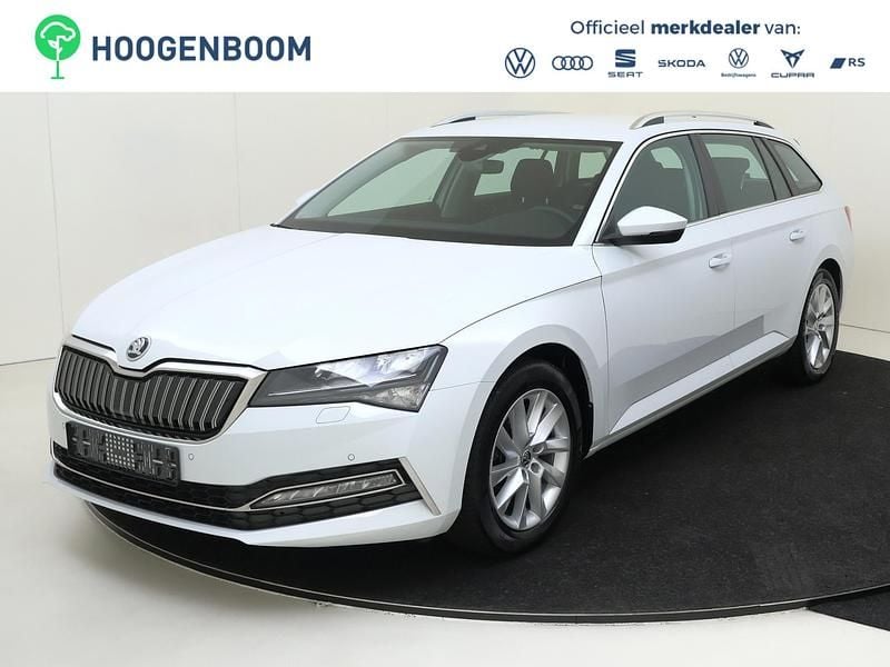 Wit Gebruikt 2022 Skoda Superb Business Line Stationwagen | € 25.750 (Super prijs) - Afbeelding 1/4