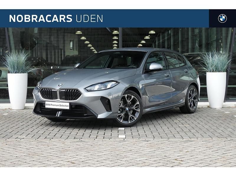 Grijs Gebruikt 2024 BMW 120 Comfort Edition Hatchback | € 37.250 (Super prijs) - Afbeelding 1/4