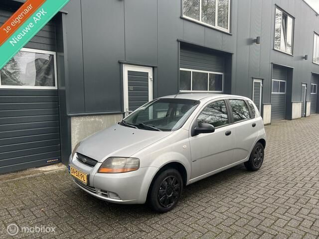 Zilver Gebruikt 2011 Chevrolet Kalos Hatchback | € 1.450 - Afbeelding 1/4