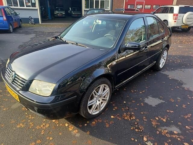 Blauw Gebruikt 2004 VW Bora Sedan | € 1.650 (Iets duurder) - Afbeelding 1/4