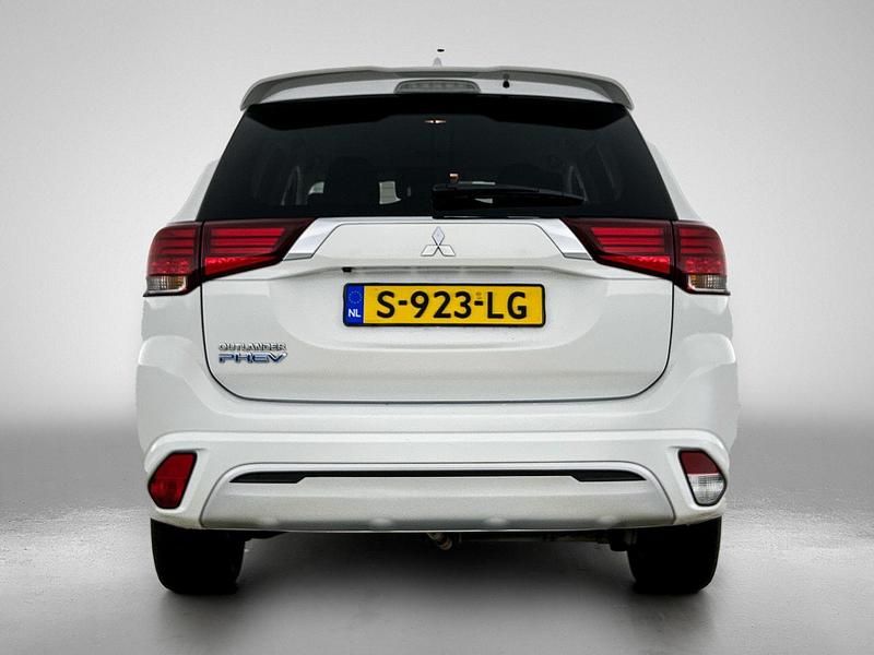 Occasion Mitsubishi Outlander P-HEV Intense 68 PK (50 kW) 2023 Wit SUV