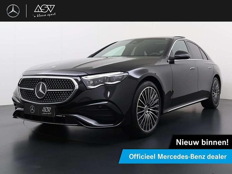 Zwart Nieuw 2025 Mercedes E300 Sport Edition Sedan | € 80.118 (Super prijs) - Afbeelding 1/4