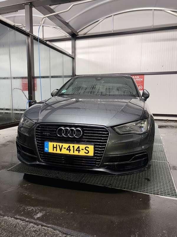 Grijs Gebruikt 2015 Audi A3 Hatchback | € 12.999 (Goede deal) - Afbeelding 1/4