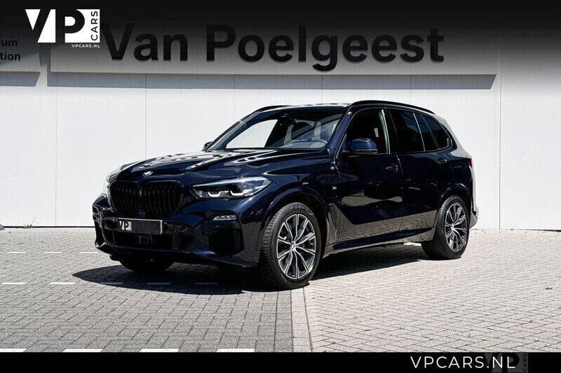M carbonschwarz Gebruikt 2021 BMW X5 Executive SUV | € 54.900 (Eerlijke prijs) - Afbeelding 1/4