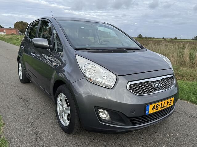 Grijs Gebruikt 2010 Kia Venga Hatchback | € 6.950 (Eerlijke prijs) - Afbeelding 1/4