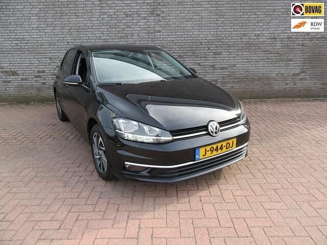 Zwart Gebruikt 2018 VW Golf VII Highline Hatchback | € 16.250 (Eerlijke prijs) - Afbeelding 1/4