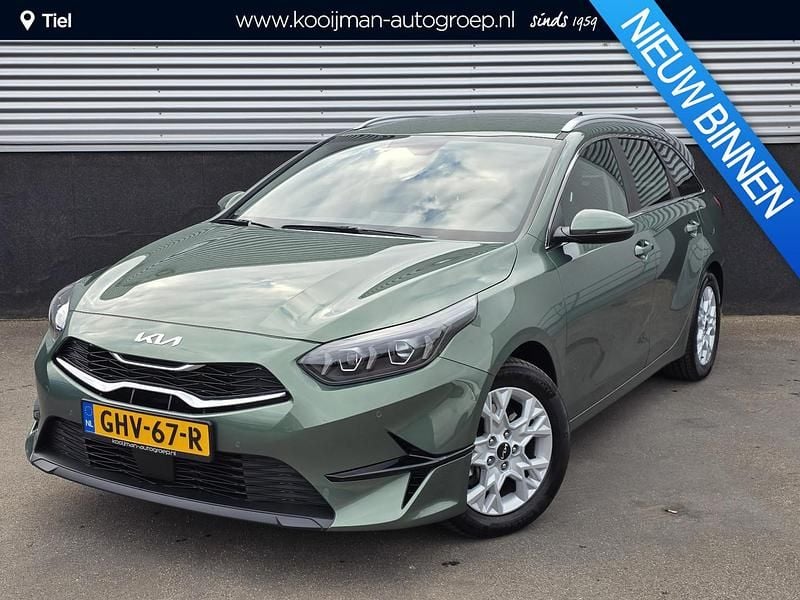 Experience green m Gebruikt 2024 Kia Ceed Sportswagon Stationwagen | € 28.399 (Iets duurder) - Afbeelding 1/4