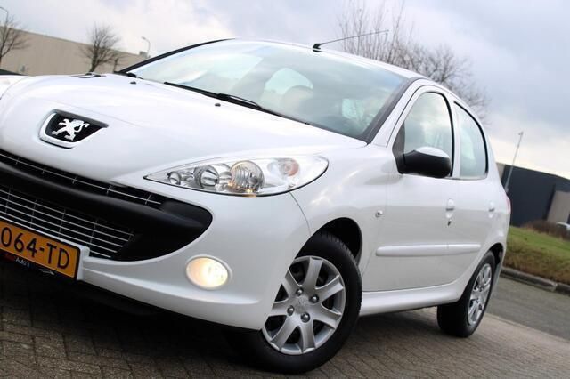 Occasion Peugeot 206+ 75 PK (55 kW) 2010 Wit Hatchback