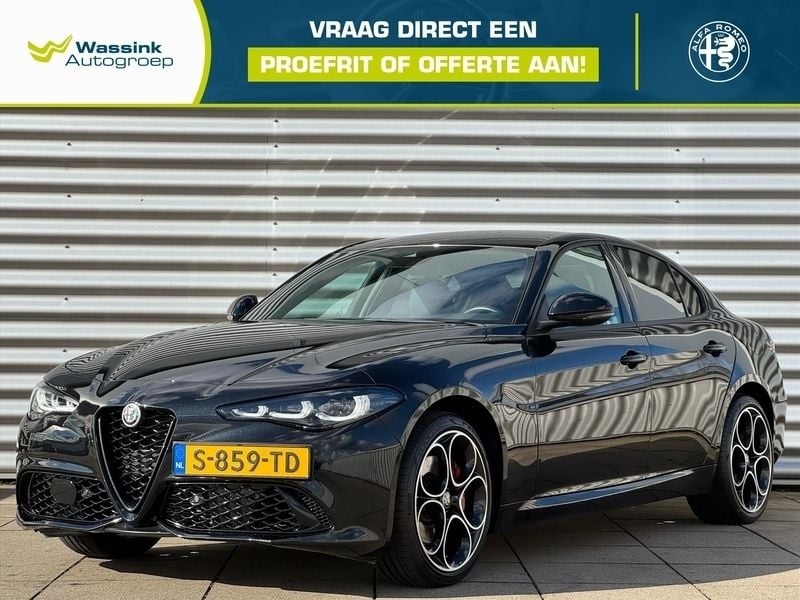 Zwart Gebruikt 2023 Alfa Romeo Giulia Sedan | € 50.985 (Eerlijke prijs) - Afbeelding 1/4
