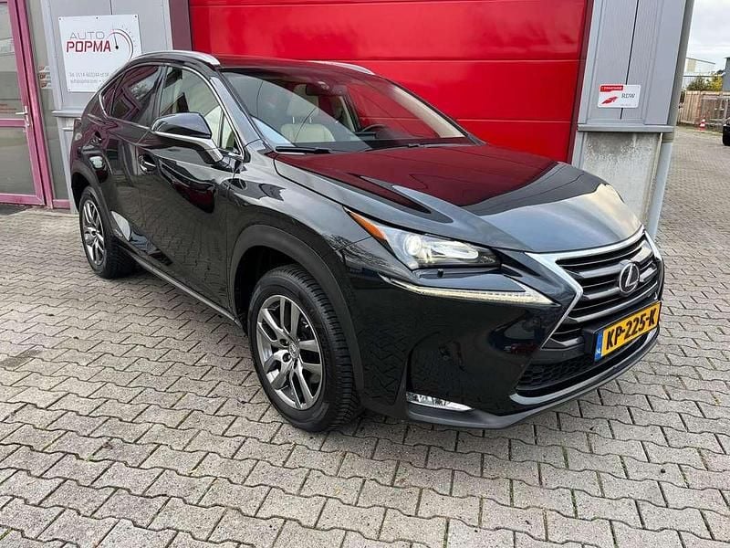 Zwart Gebruikt 2016 Lexus NX300h Luxury Line SUV | € 22.835 (Eerlijke prijs) - Afbeelding 1/4