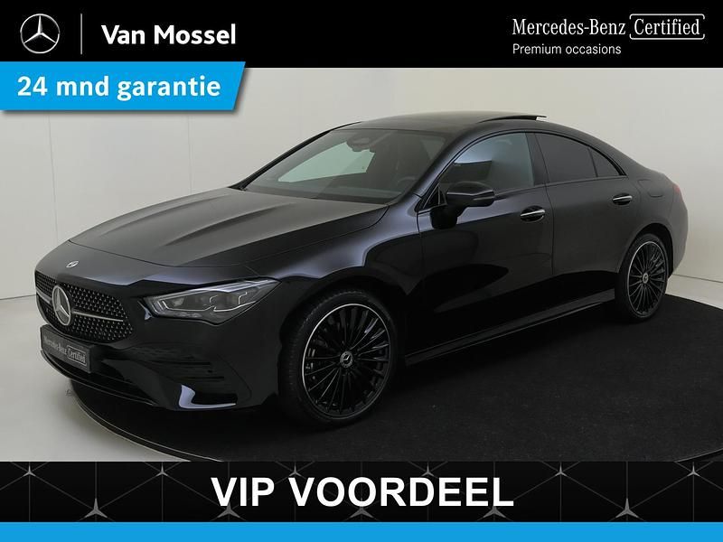Zwart Gebruikt 2024 Mercedes CLA250 AMG Line Premium Sedan | € 45.945 (Duur) - Afbeelding 1/4