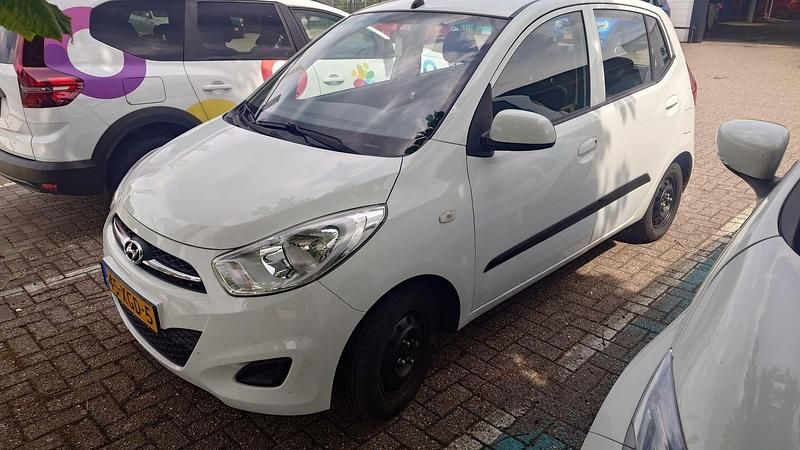 Wit Gebruikt 2012 Hyundai i10 Hatchback | € 5.390 (Eerlijke prijs) - Afbeelding 1/2