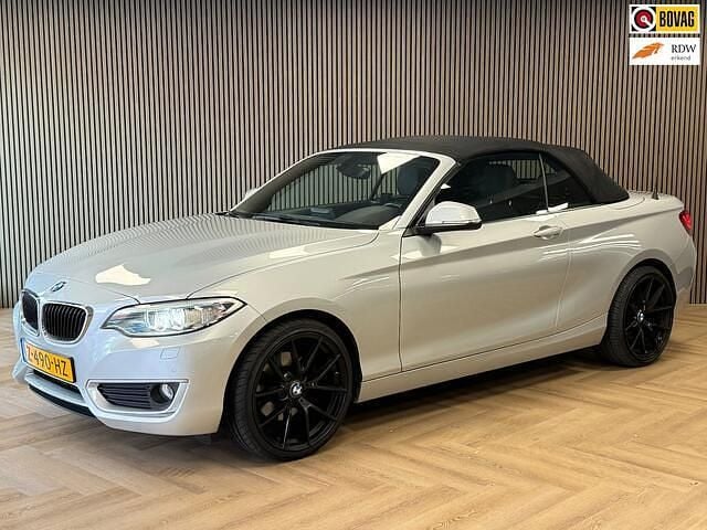 Grijs Gebruikt 2016 BMW 220 Basis Cabriolet | € 16.995 (Eerlijke prijs) - Afbeelding 1/4