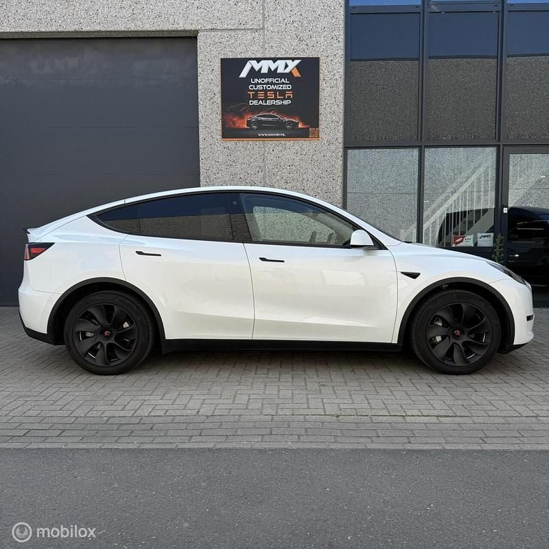 Wit Gebruikt 2024 Tesla Model Y Long Range RWD SUV | € 41.999 (Eerlijke prijs) - Afbeelding 1/1