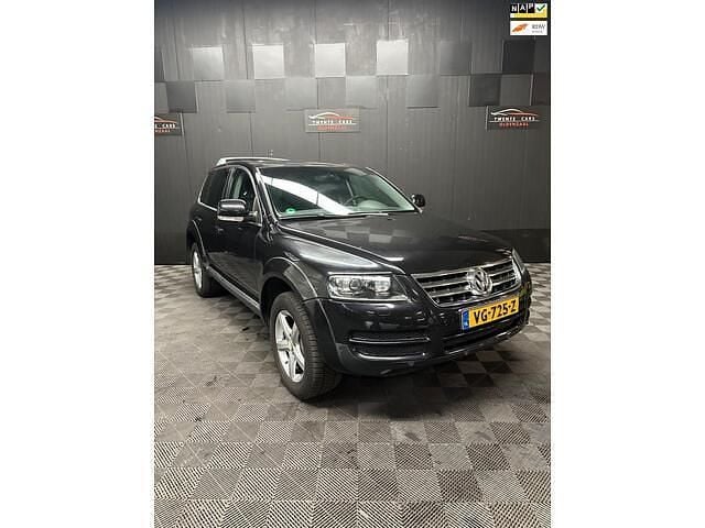 Zwart Gebruikt 2006 VW Touareg SUV | € 7.950 - Afbeelding 1/4